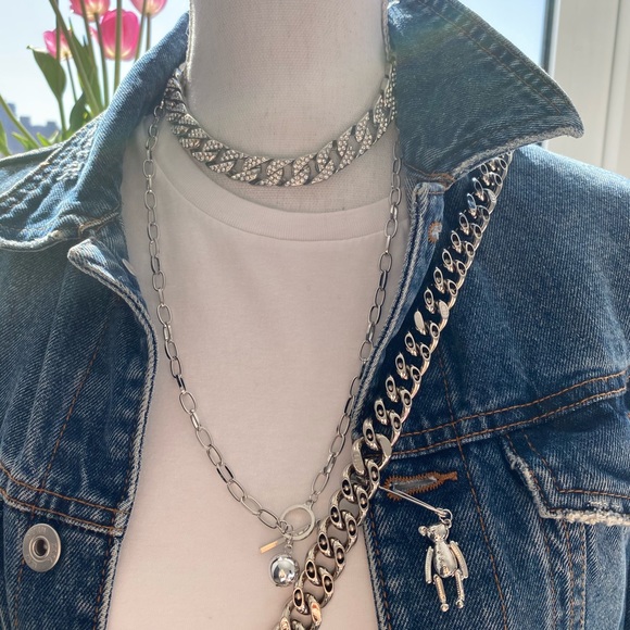 Silver stitched teddy bear pin - Picture 2 of 2